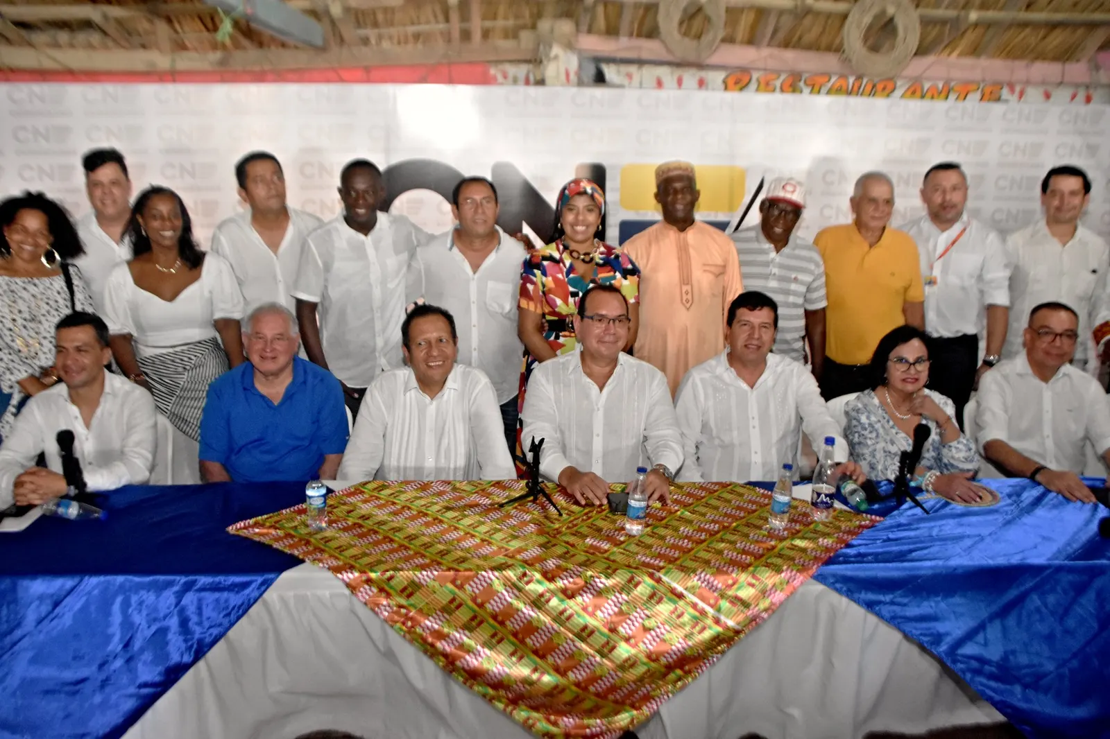 Mesa principal con las autoridades durante la entrega de la certificación del Consejo Nacional Electoral en San Basilio de Palenque